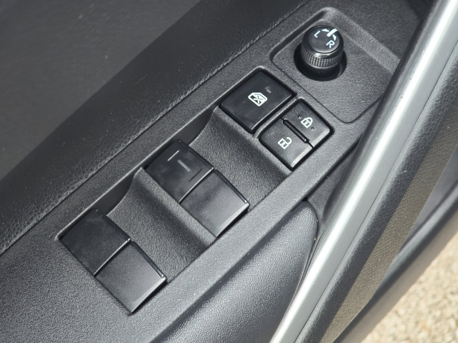 Used 2022 Toyota Corolla Cross LE image 26