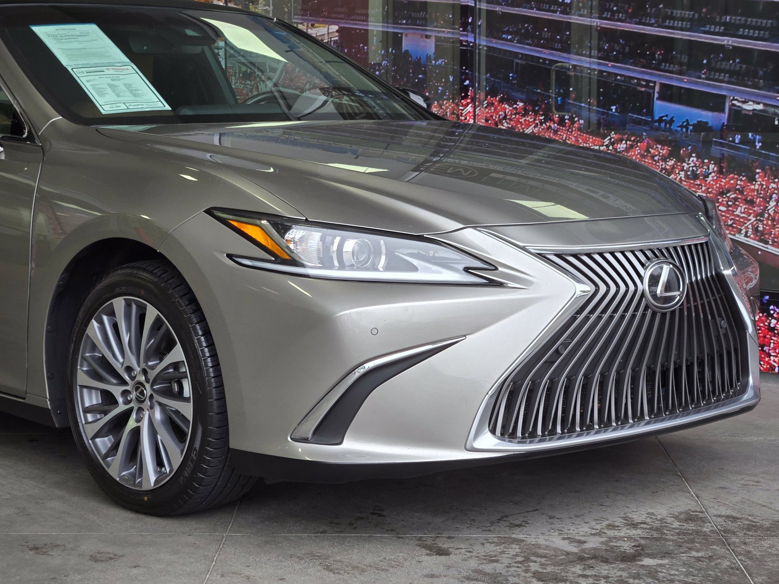 Used 2021 Lexus ES 350 w/ Premium Package FWD image 2
