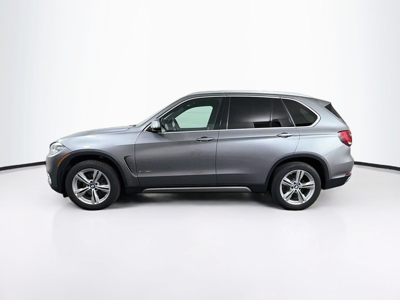 Used 2018 BMW X5 xDrive35i w/ Premium Package AWD/4WD image 4