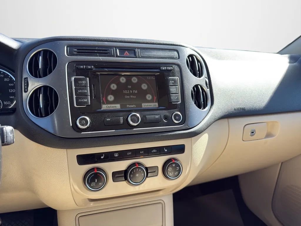 Used 2013 Volkswagen Tiguan SE image 20