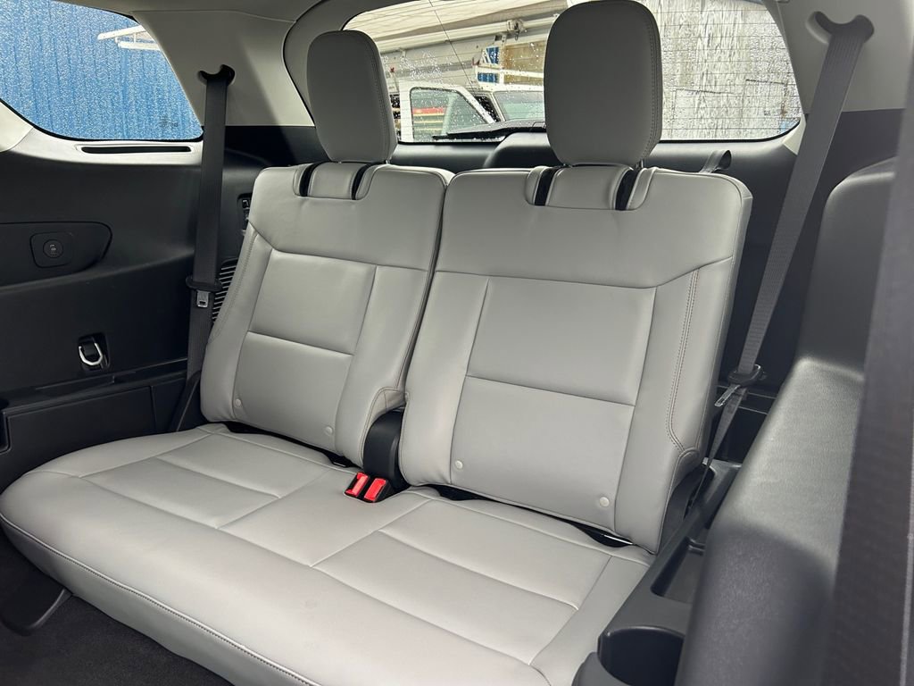 Used 2025 Ford Explorer Active w/ Active Comfort Package AWD/4WD image 35