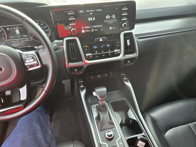 Used 2021 Kia Sorento S image 2