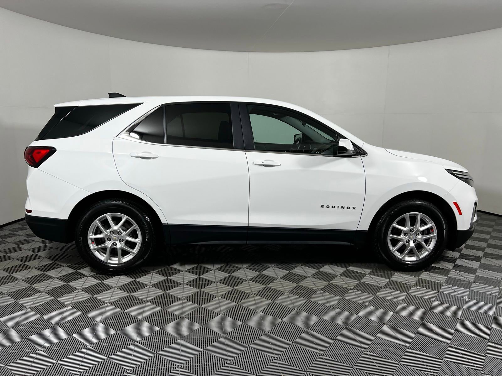 Used 2024 Chevrolet Equinox LT image 4