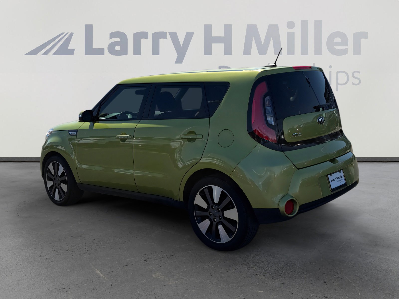 Used 2015 Kia Soul ! image 3
