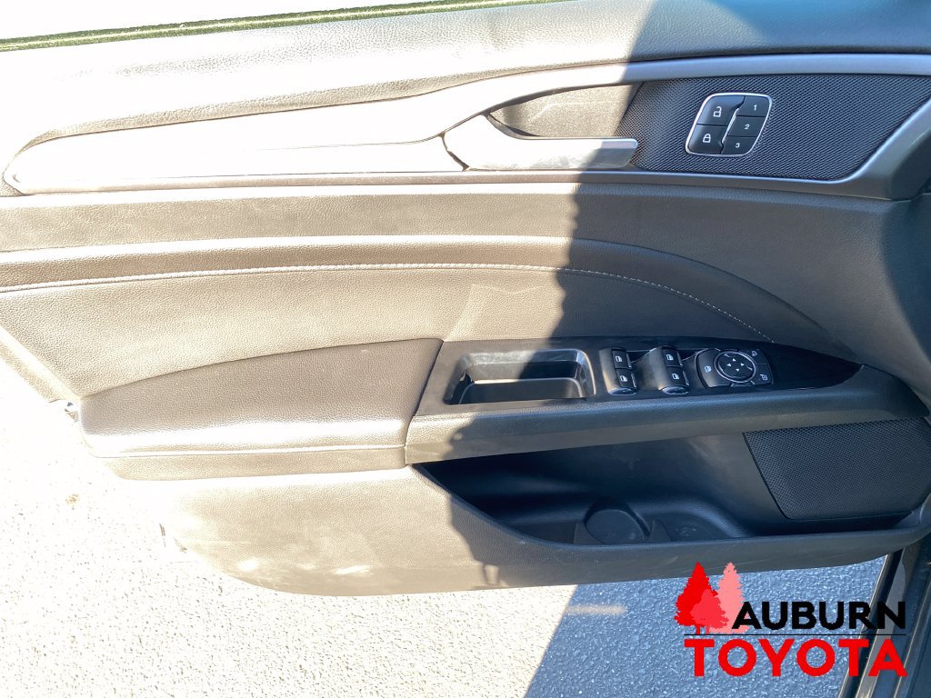 Used 2016 Ford Fusion Energi Titanium FWD image 9
