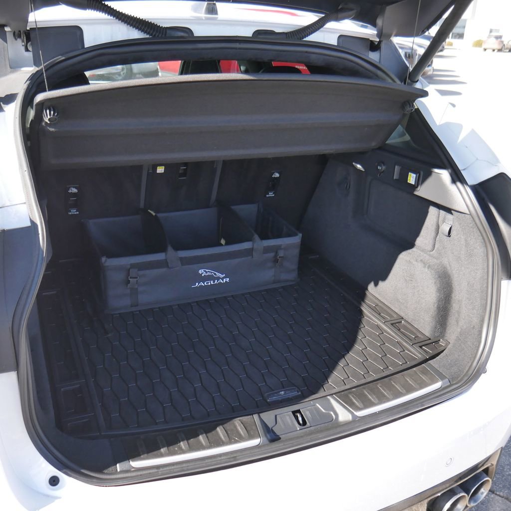 Used 2024 Jaguar F-PACE SVR image 22