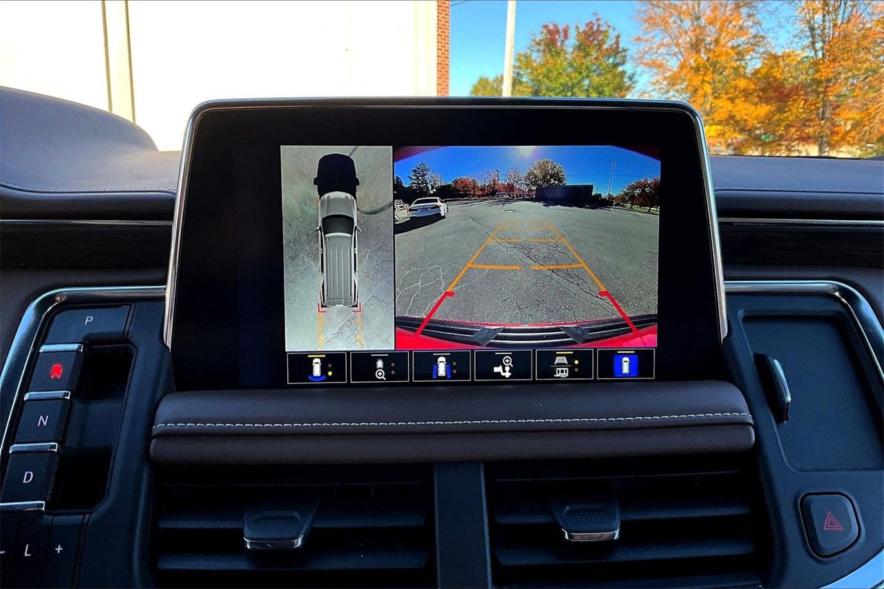 Used 2024 Chevrolet Suburban High Country image 13