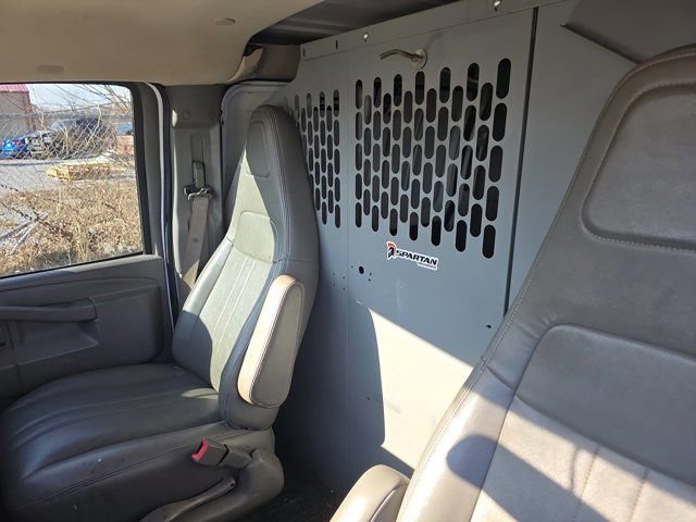 Used 2017 Chevrolet Express 2500 image 22