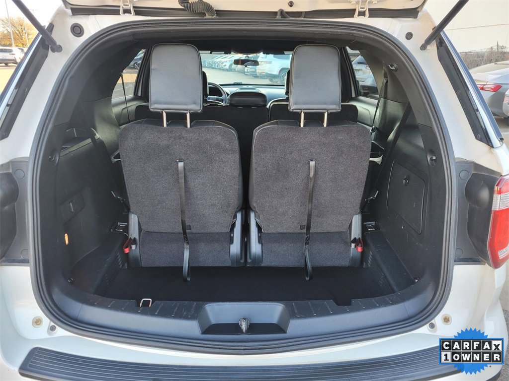 Used 2018 Ford Explorer XLT image 11
