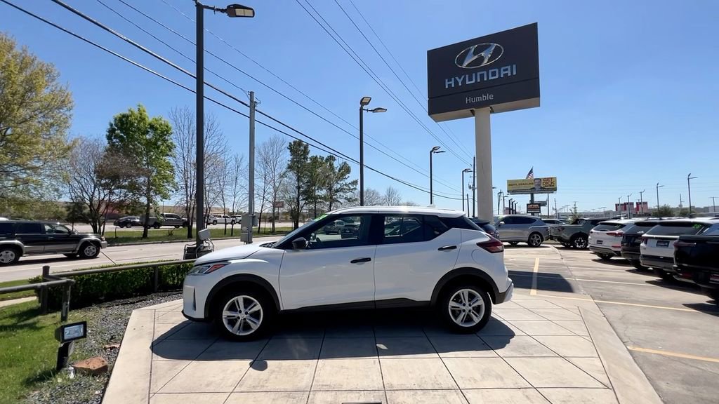 Used 2023 Nissan Kicks S image 4