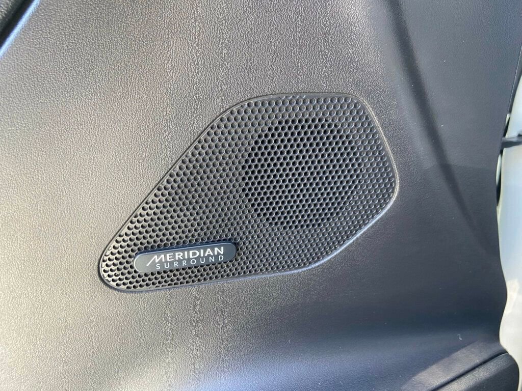 Used 2020 Jaguar F-PACE SVR image 24