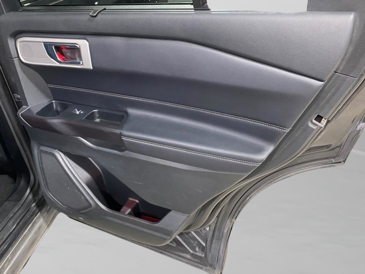 Used 2020 Ford Explorer Limited w/ Class III Trailer Tow Package image 30