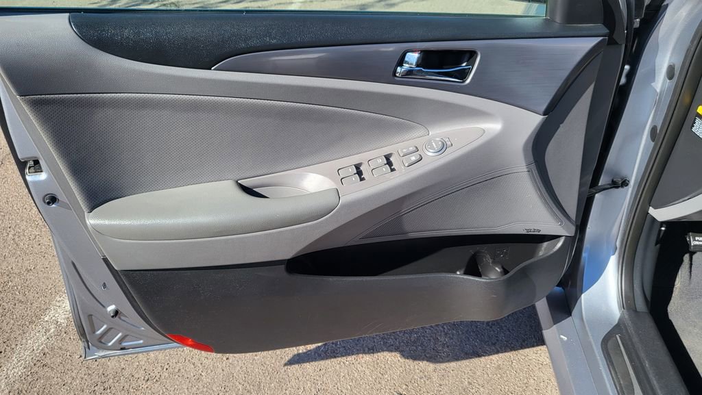 Used 2015 Hyundai Sonata Limited w/ Option Group 02 image 23