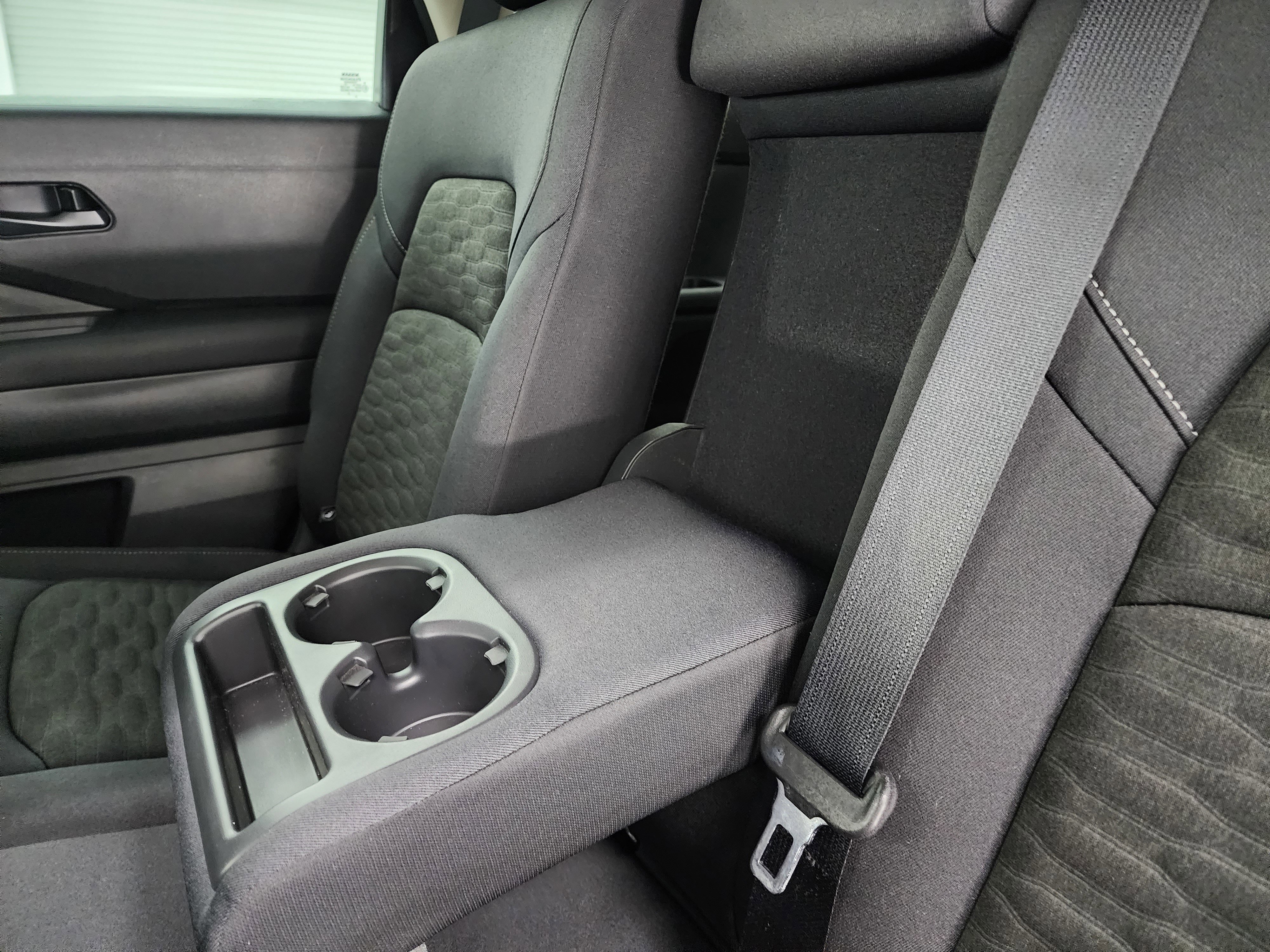 Used 2025 Nissan Pathfinder SV image 34