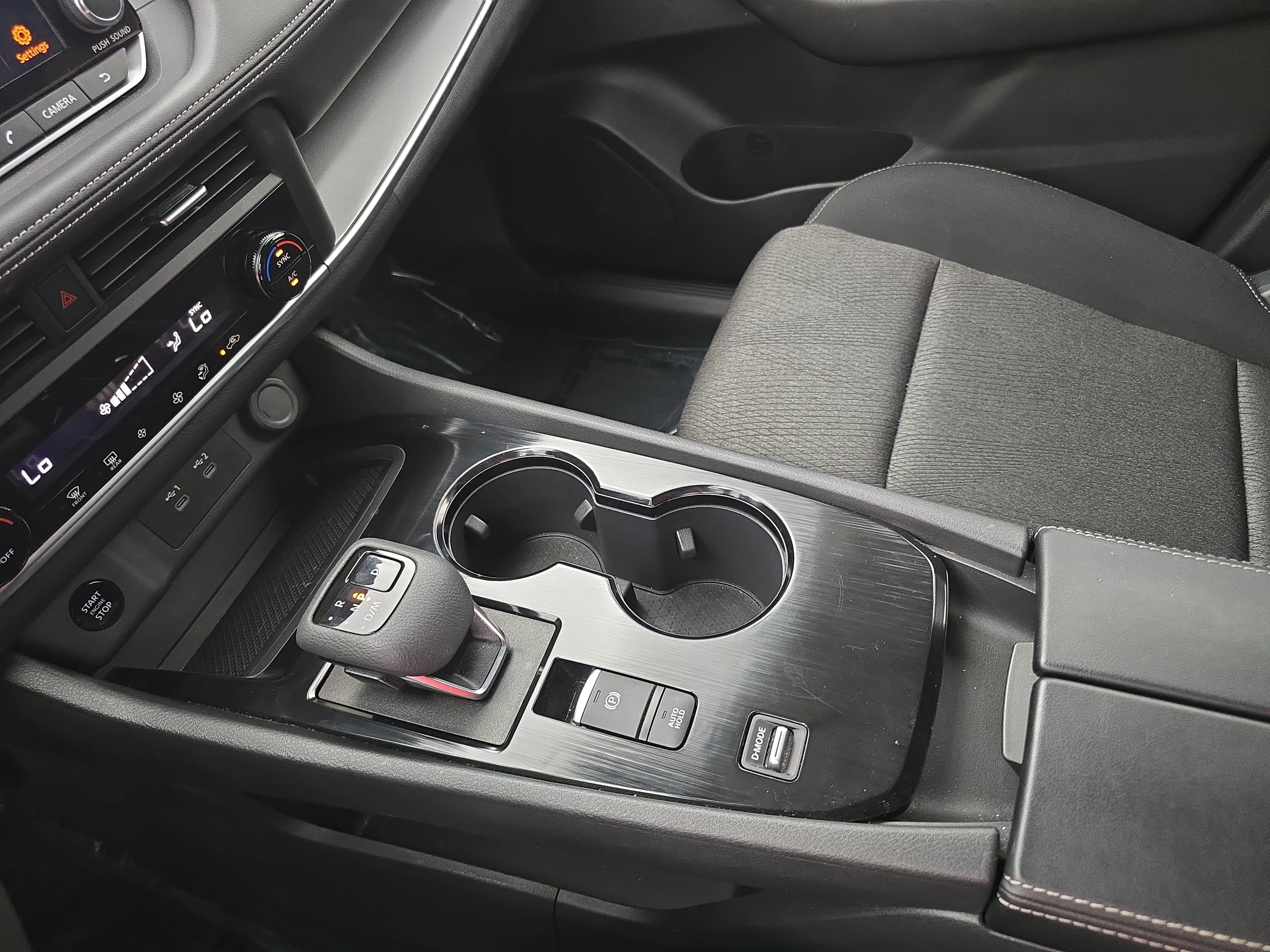 Certified 2025 Nissan Rogue SV FWD image 24