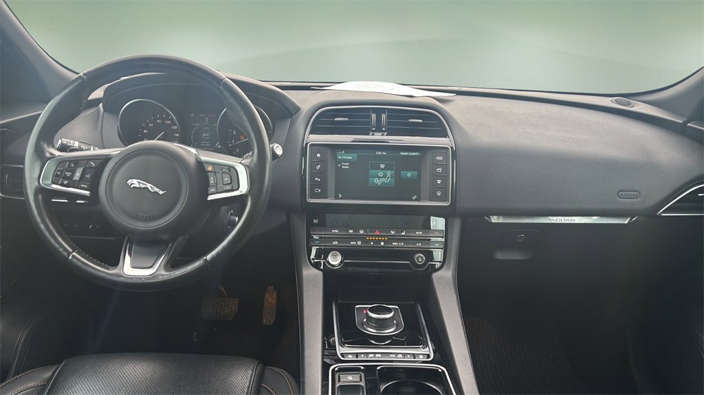 Used 2018 Jaguar F-PACE Prestige image 12