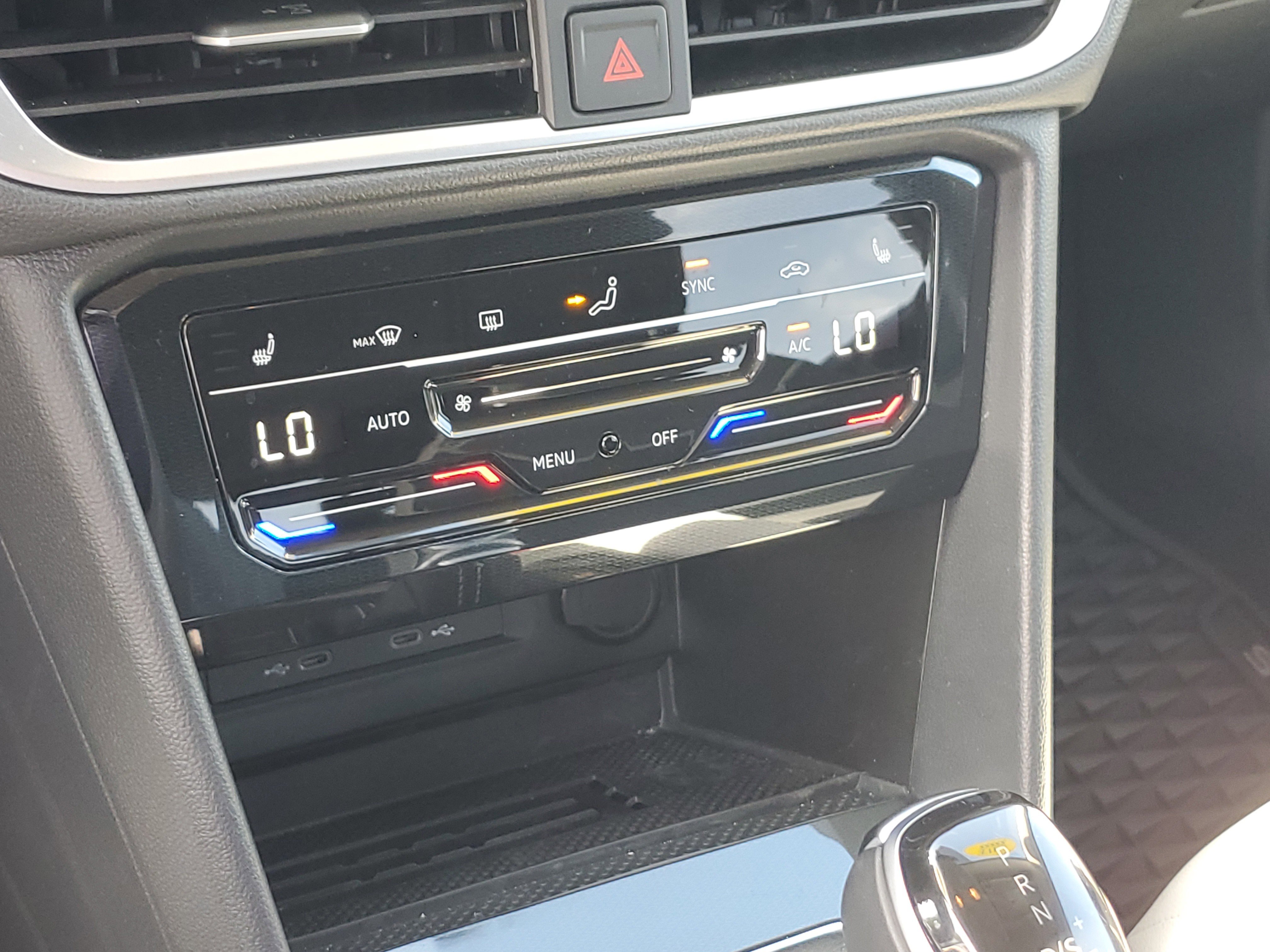 Used 2025 Volkswagen Taos SE image 26