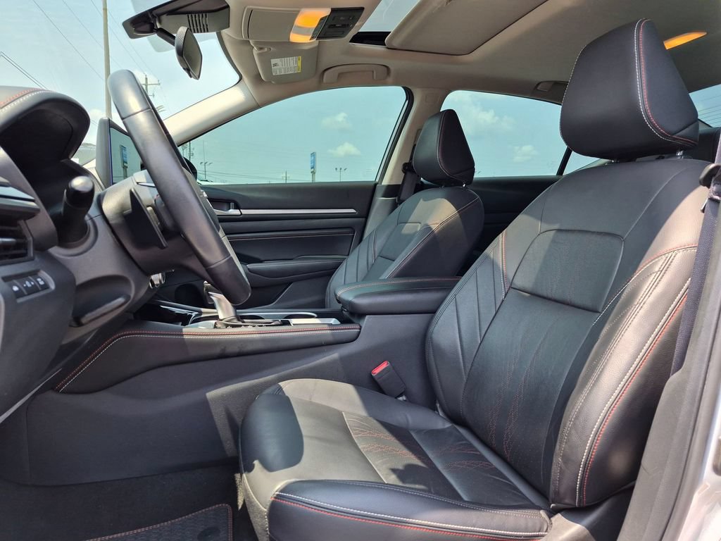 Used 2023 Nissan Altima 2.5 SR w/ SR Premium Package FWD image 16