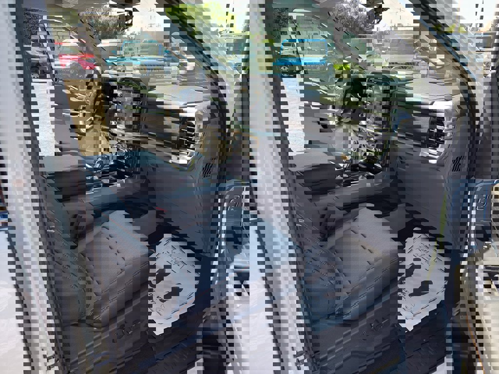 New 2025 Ford F150 Lariat w/ Equipment Group 501A Mid image 26