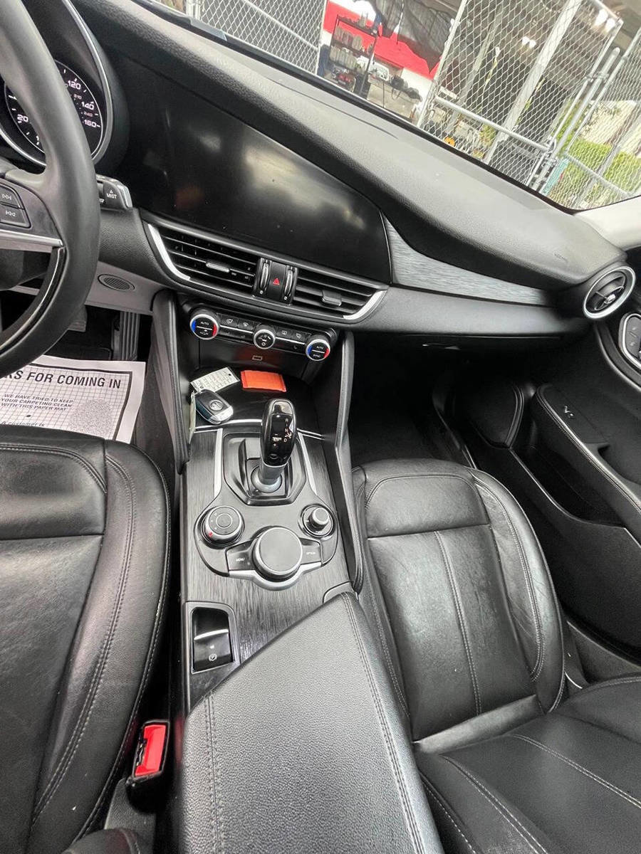 Used 2017 Alfa Romeo Giulia AWD image 2