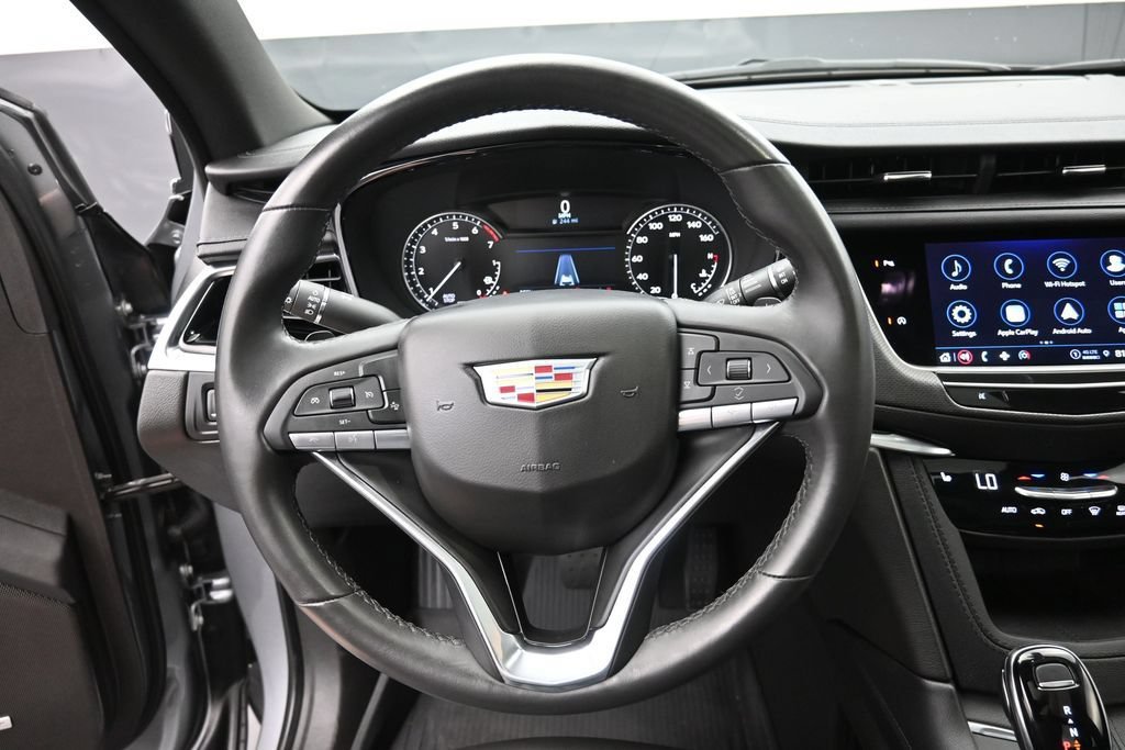 Used 2025 Cadillac XT6 Luxury FWD image 7