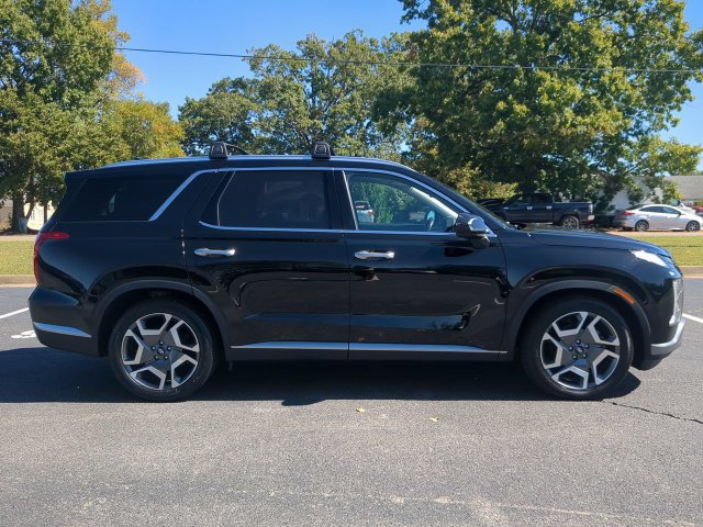 Used 2023 Hyundai Palisade SEL w/ Premium Package FWD image 3