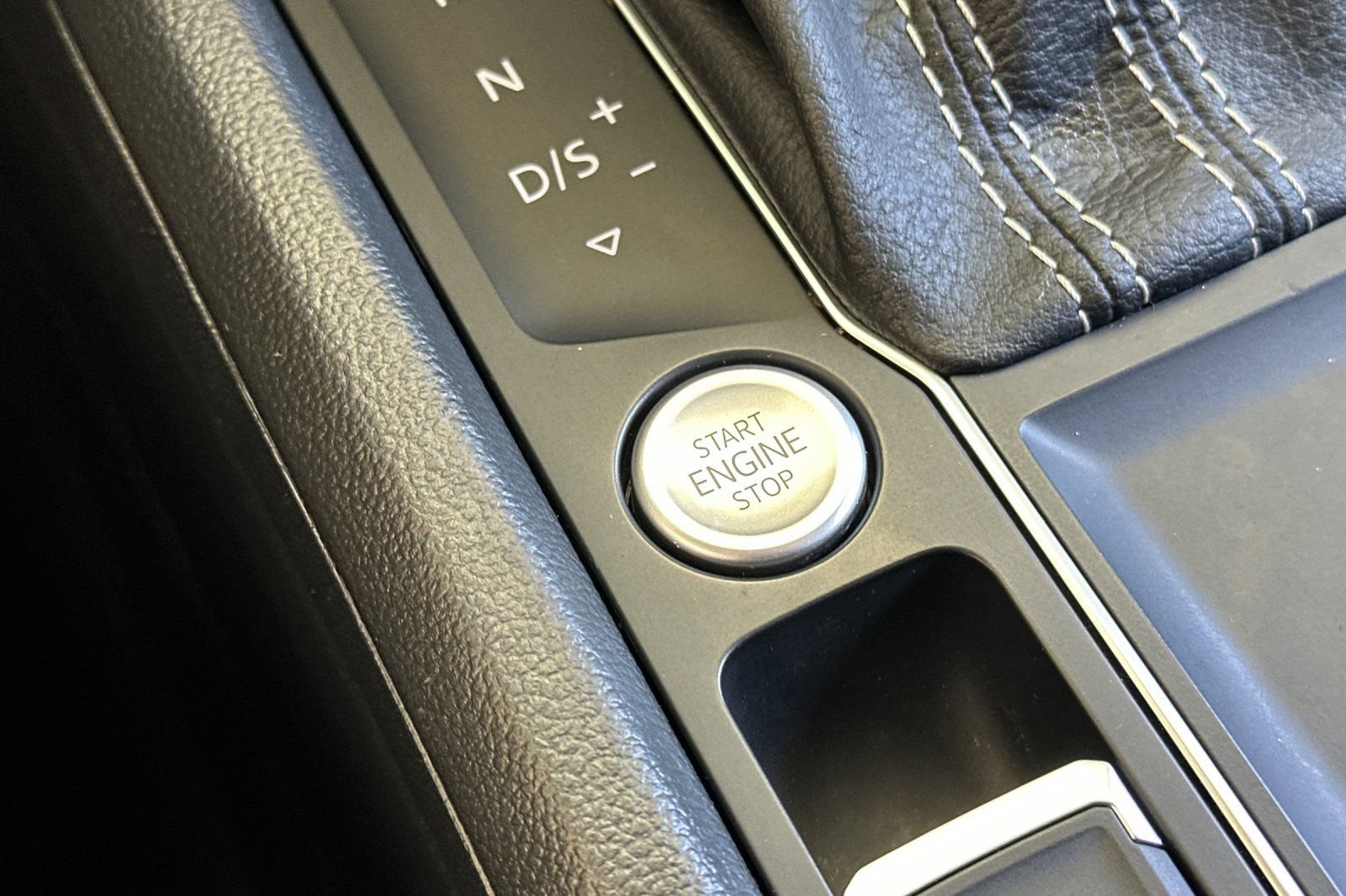 Used 2023 Volkswagen Atlas SE w/ Black Wheel Package FWD image 23