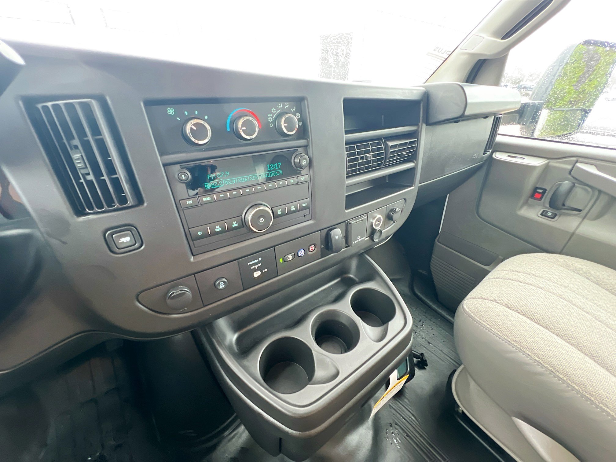 Used 2022 Chevrolet Express 3500 w/ Power Convenience Package image 24