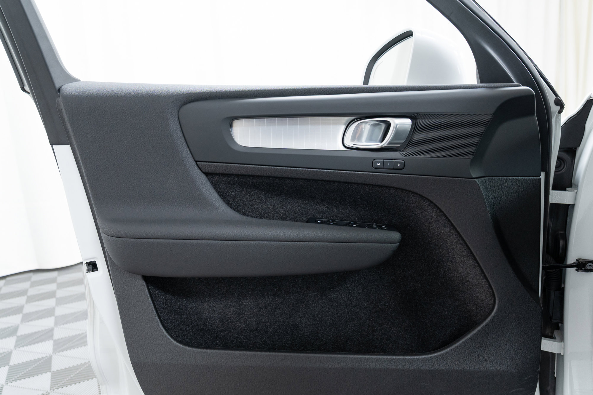 Certified 2025 Volvo XC40 B5 Core image 11