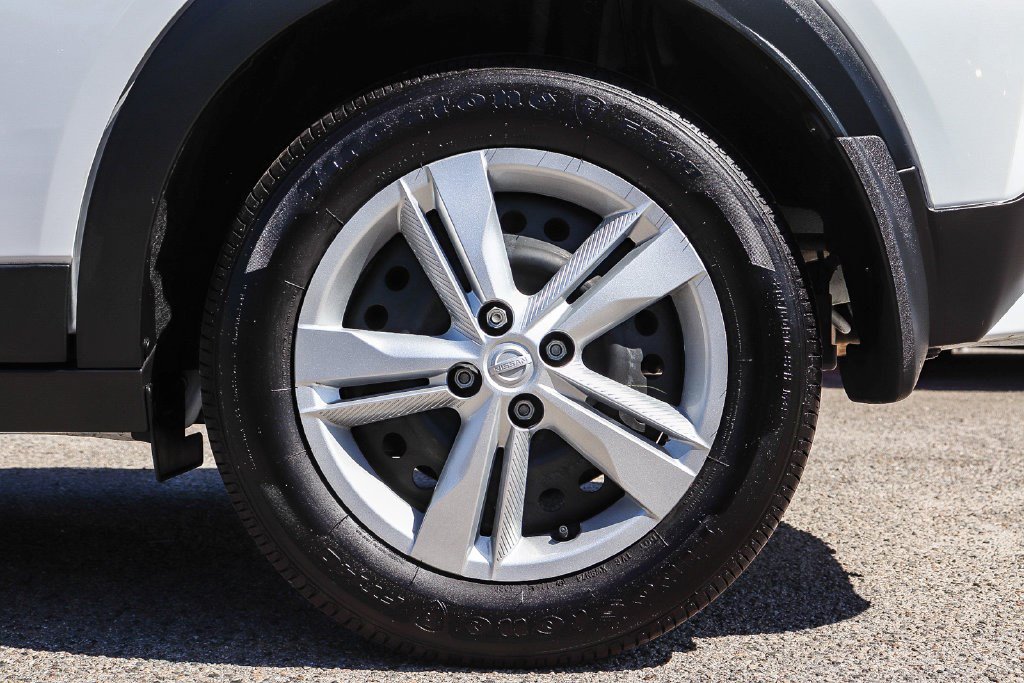 Certified 2025 Nissan Kicks Play S FWD image 10
