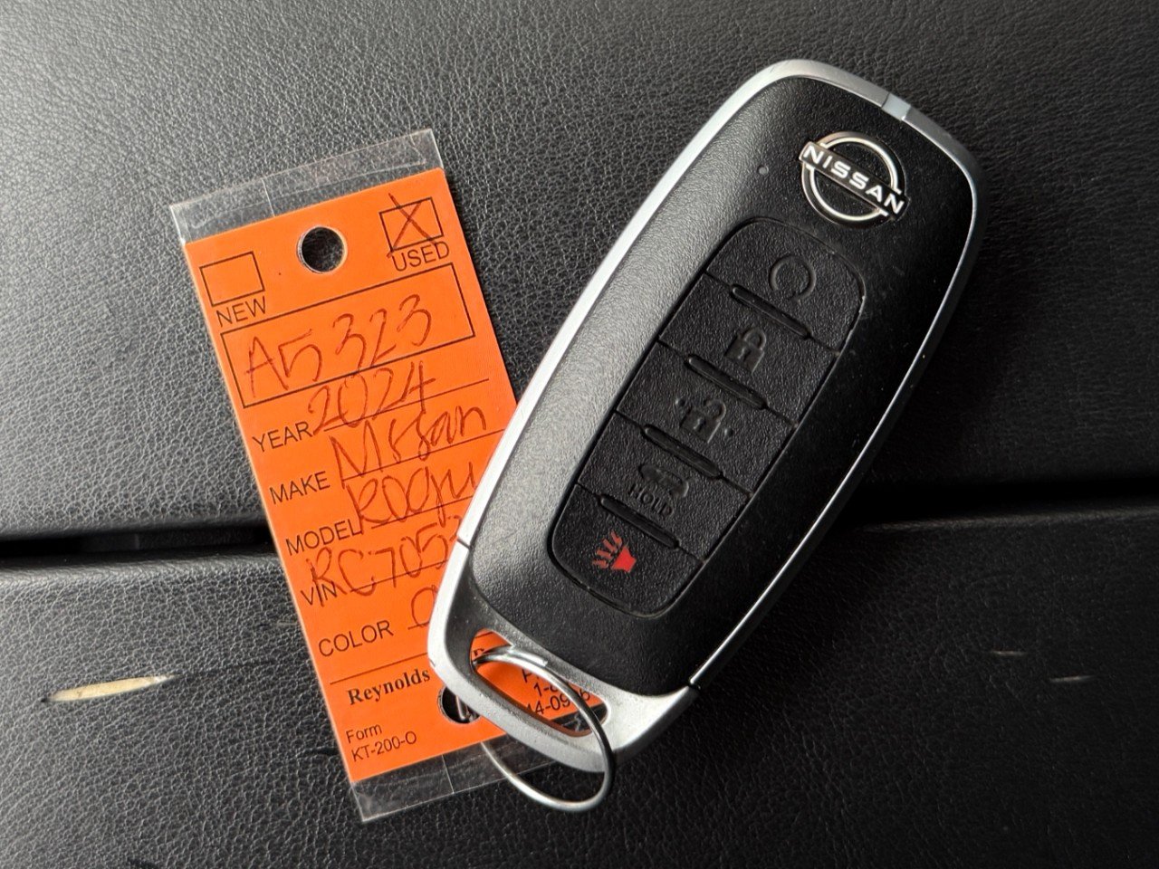 Used 2024 Nissan Rogue SV image 41