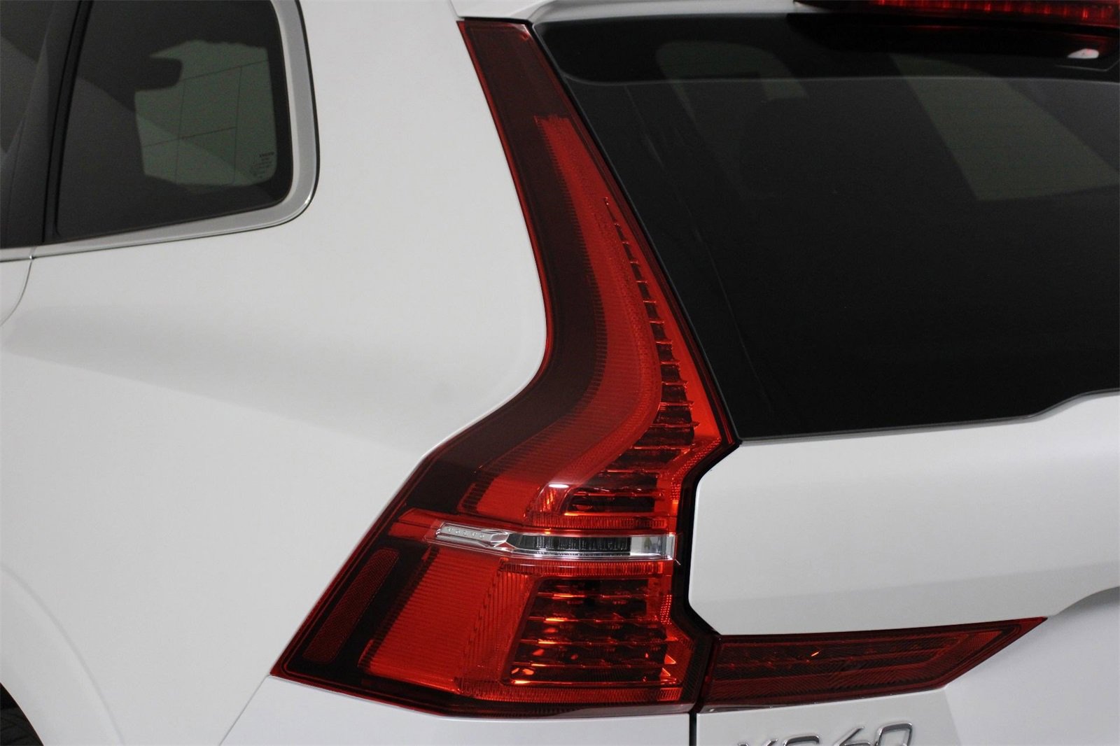 Certified 2023 Volvo XC60 B5 Plus w/ Protection Package Premier image 18