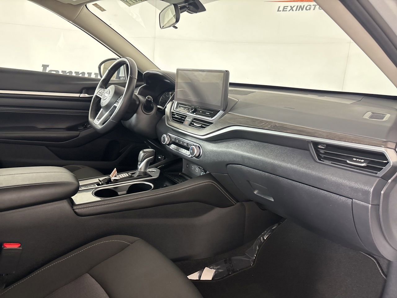 Used 2023 Nissan Altima 2.5 SV w/ SV Premium Package image 29