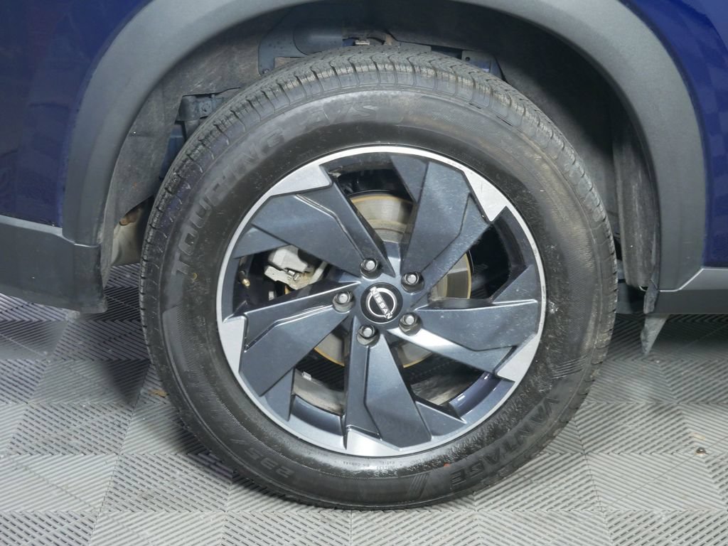 Used 2025 Nissan Rogue SV AWD/4WD image 11