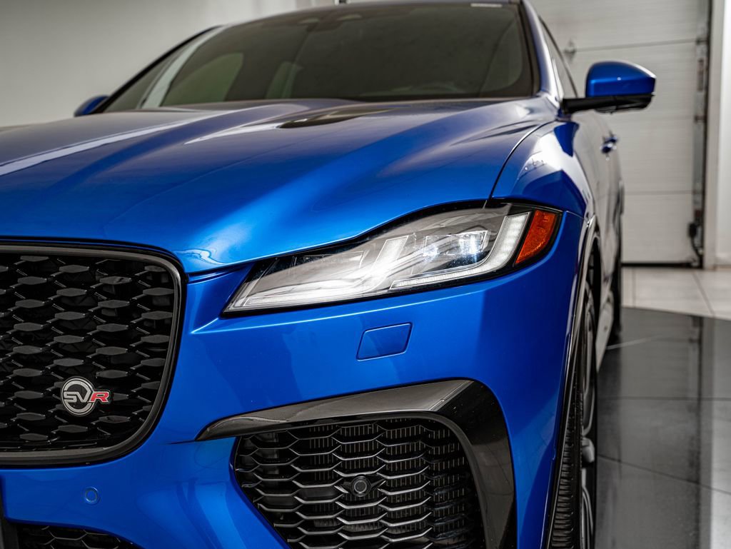 Used 2022 Jaguar F-PACE SVR image 16