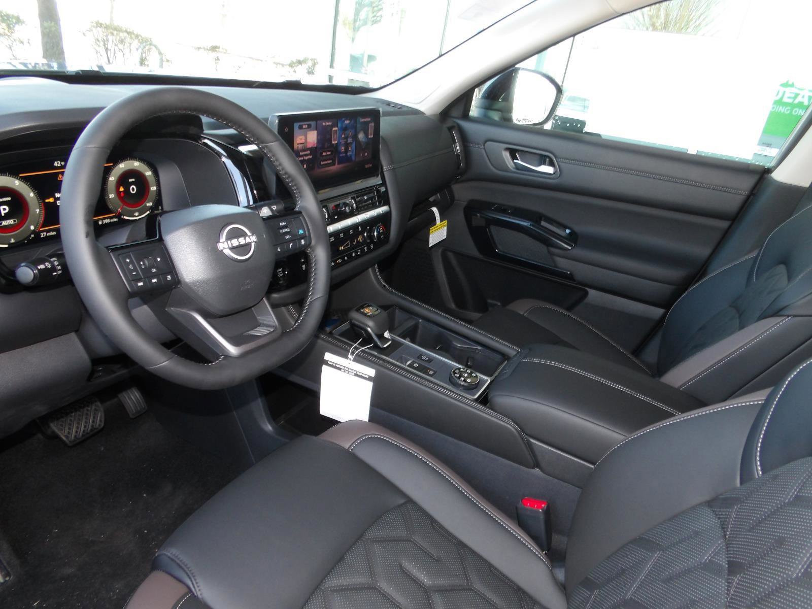 New 2026 Nissan Pathfinder Platinum image 14