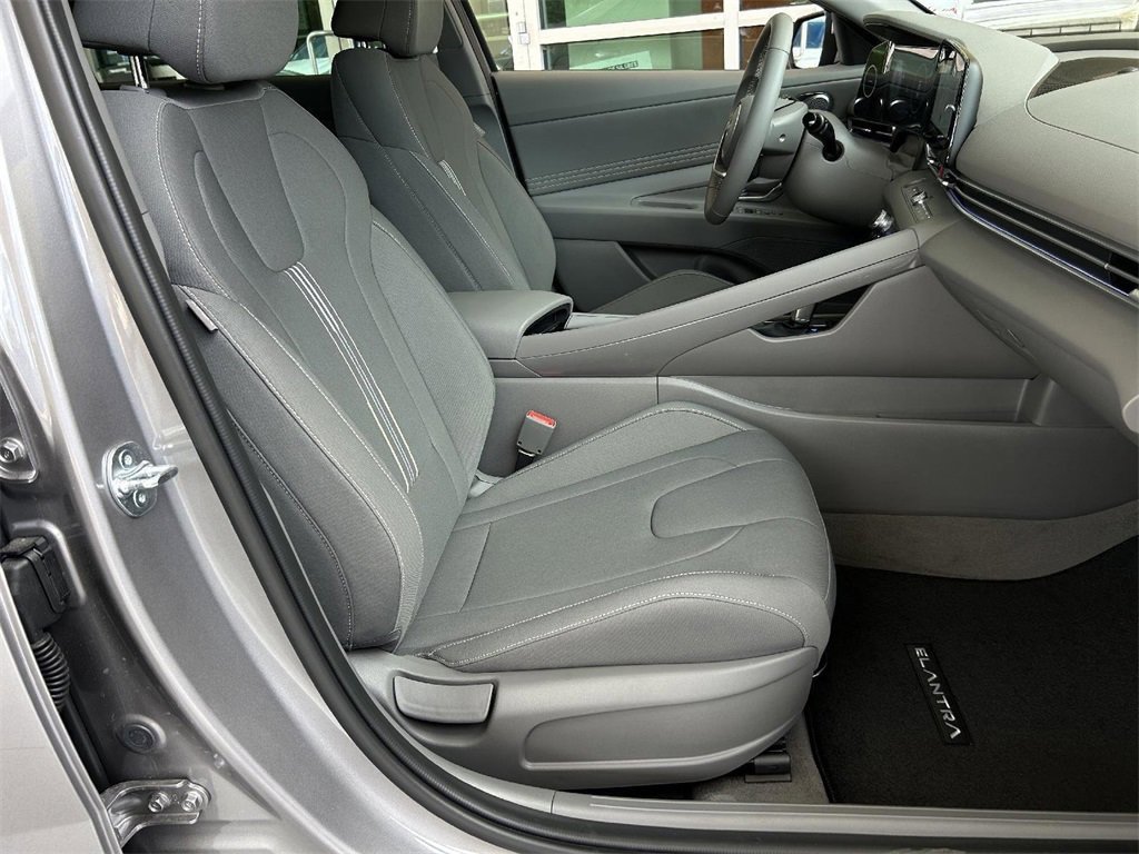 Used 2024 Hyundai Elantra SEL w/ Convenience Package image 19