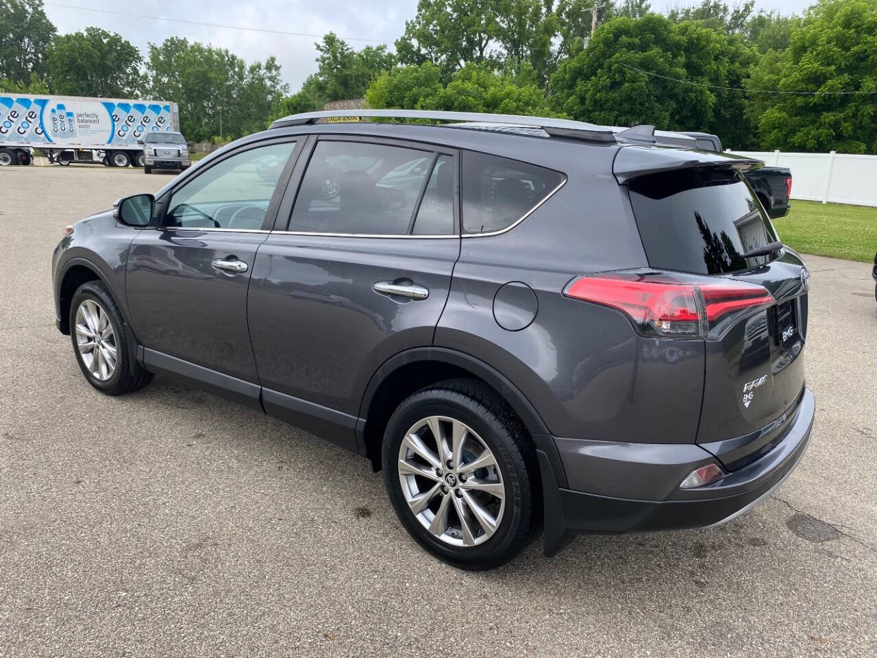 Used 2018 Toyota RAV4 Limited image 3