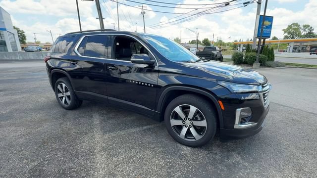 Certified 2023 Chevrolet Traverse LT w/ LT Premium Package AWD/4WD image 2
