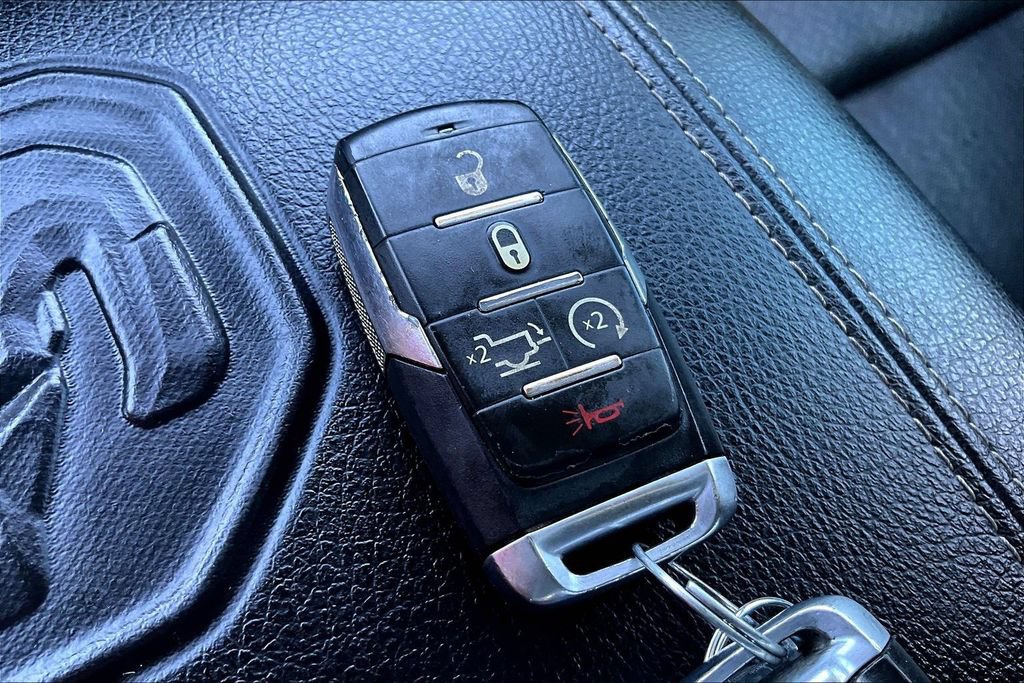 Used 2019 RAM 1500 Laramie AWD/4WD image 10