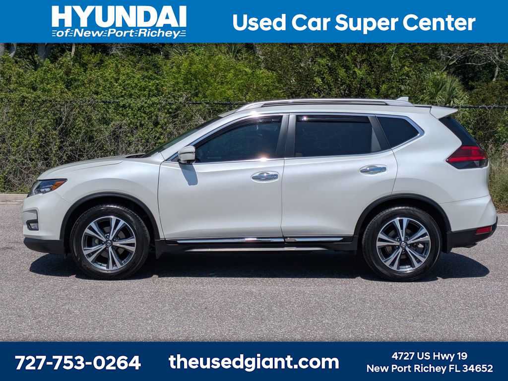 Used 2017 Nissan Rogue SL w/ SL Premium Package FWD image 2