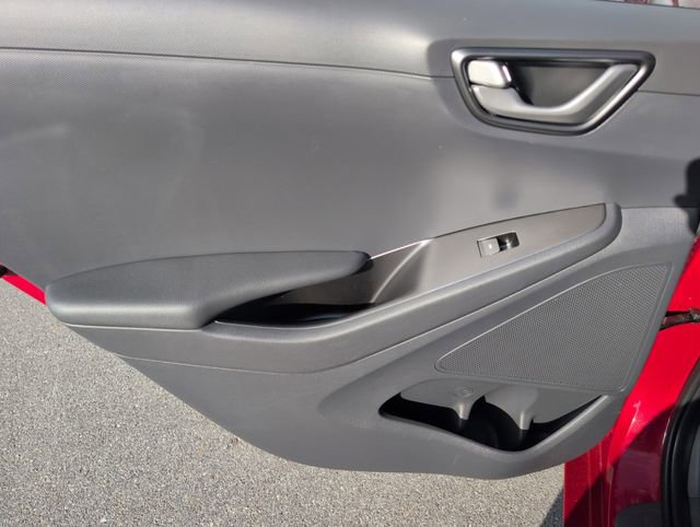 Used 2022 Hyundai Ioniq SE image 32