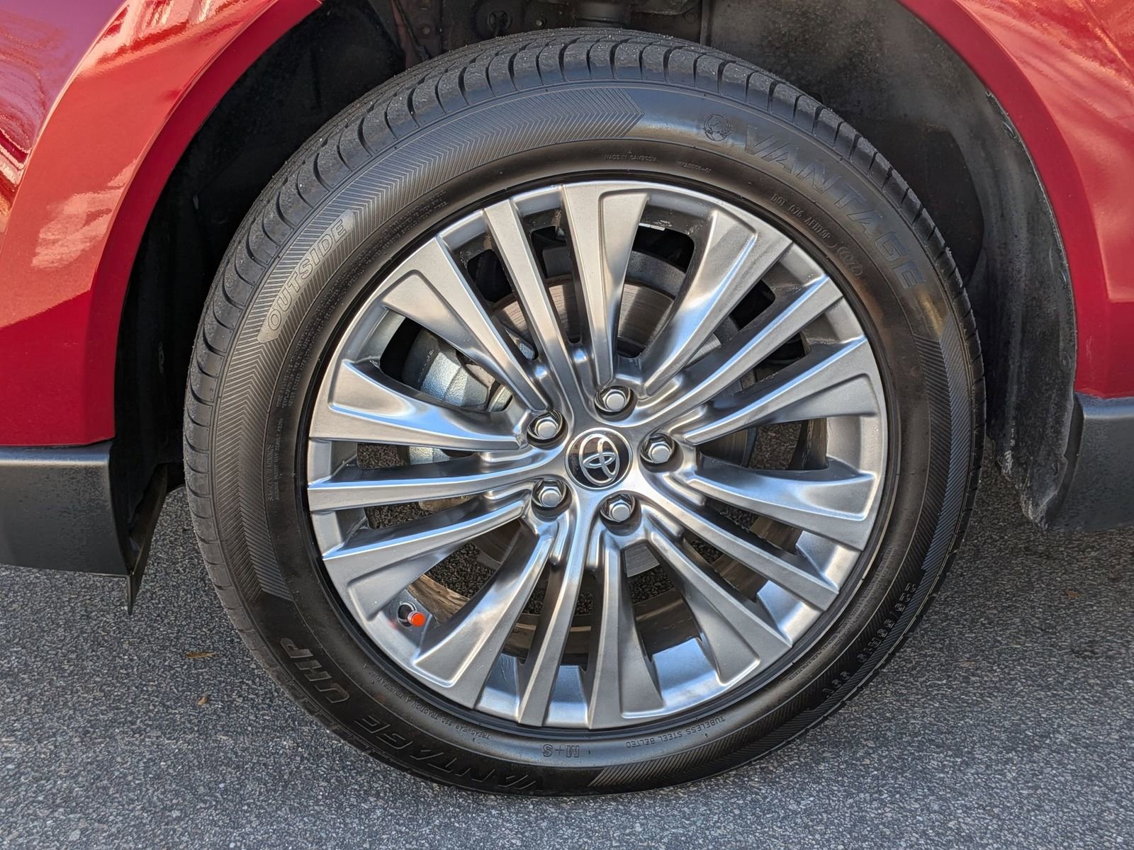 Used 2021 Toyota Venza XLE w/ Softex Package image 10