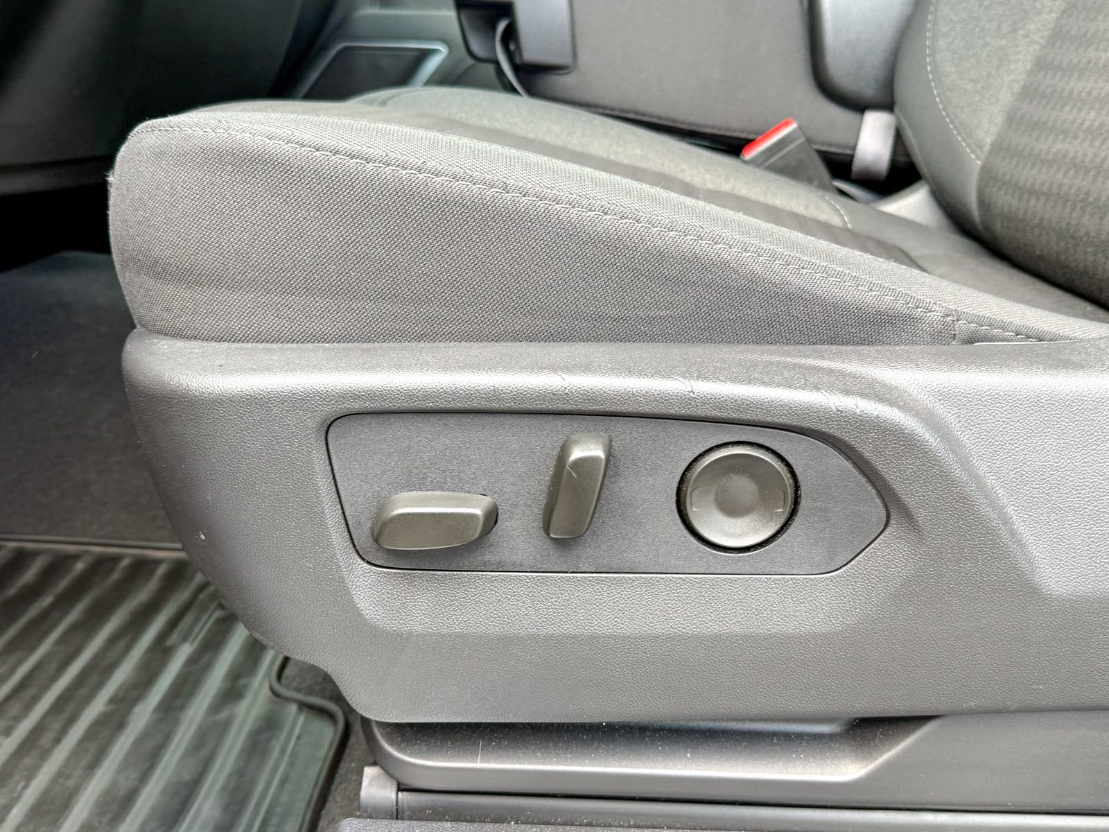 Certified 2026 Chevrolet Silverado 1500 LT AWD/4WD image 18