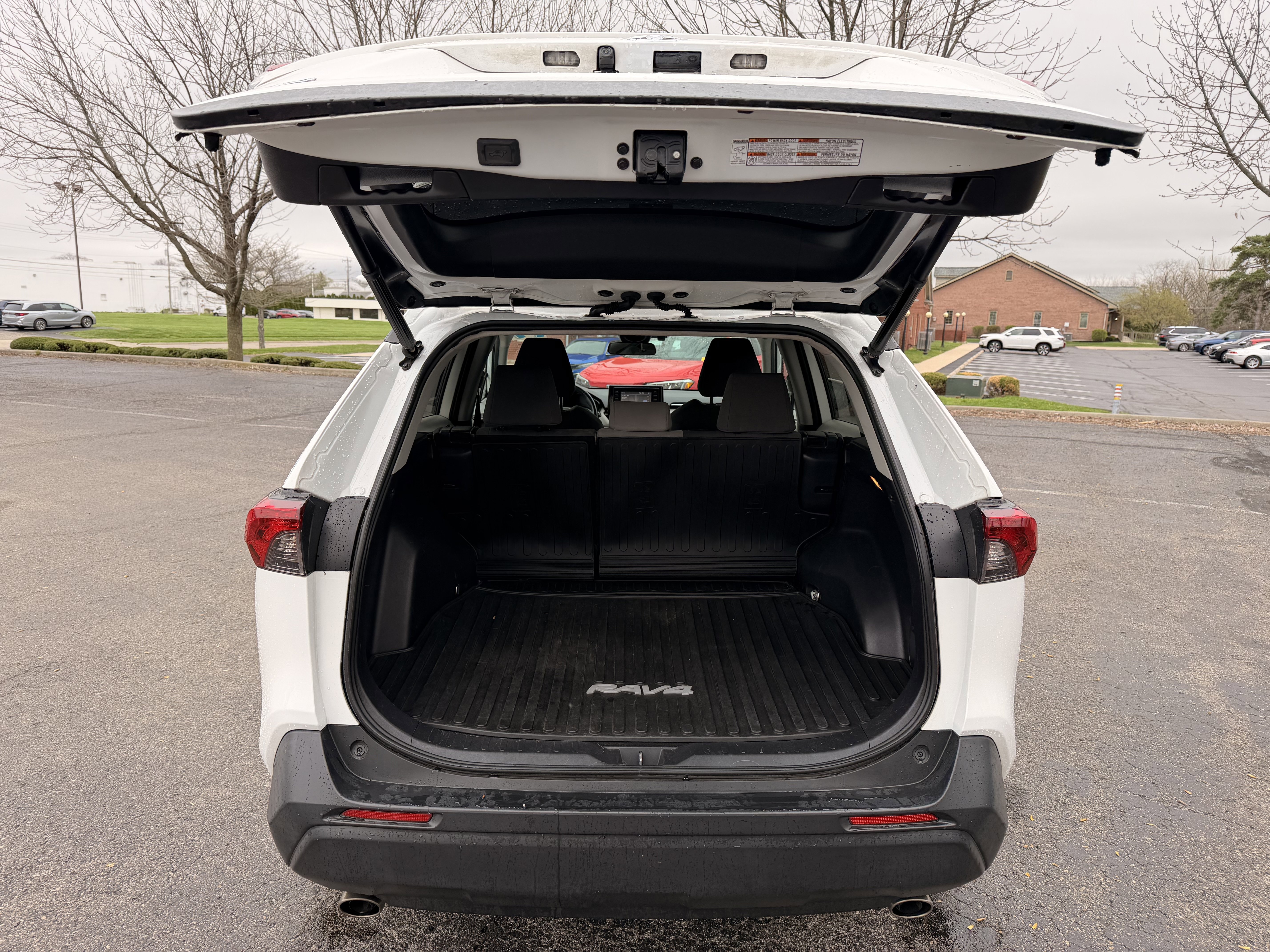 Used 2019 Toyota RAV4 XLE w/ Convenience Package AWD/4WD image 13