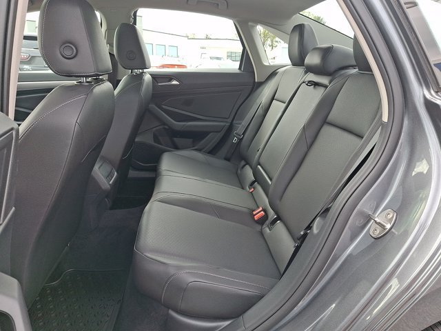 Used 2019 Volkswagen Jetta SE w/ Cold Weather Package FWD image 13