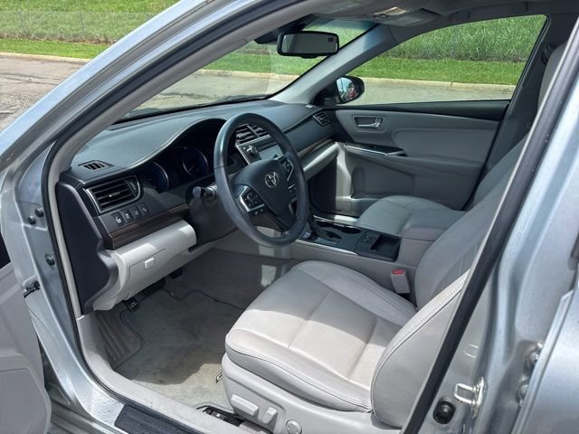 Used 2015 Toyota Camry XLE w/ Advanced Technology Package FWD image 11