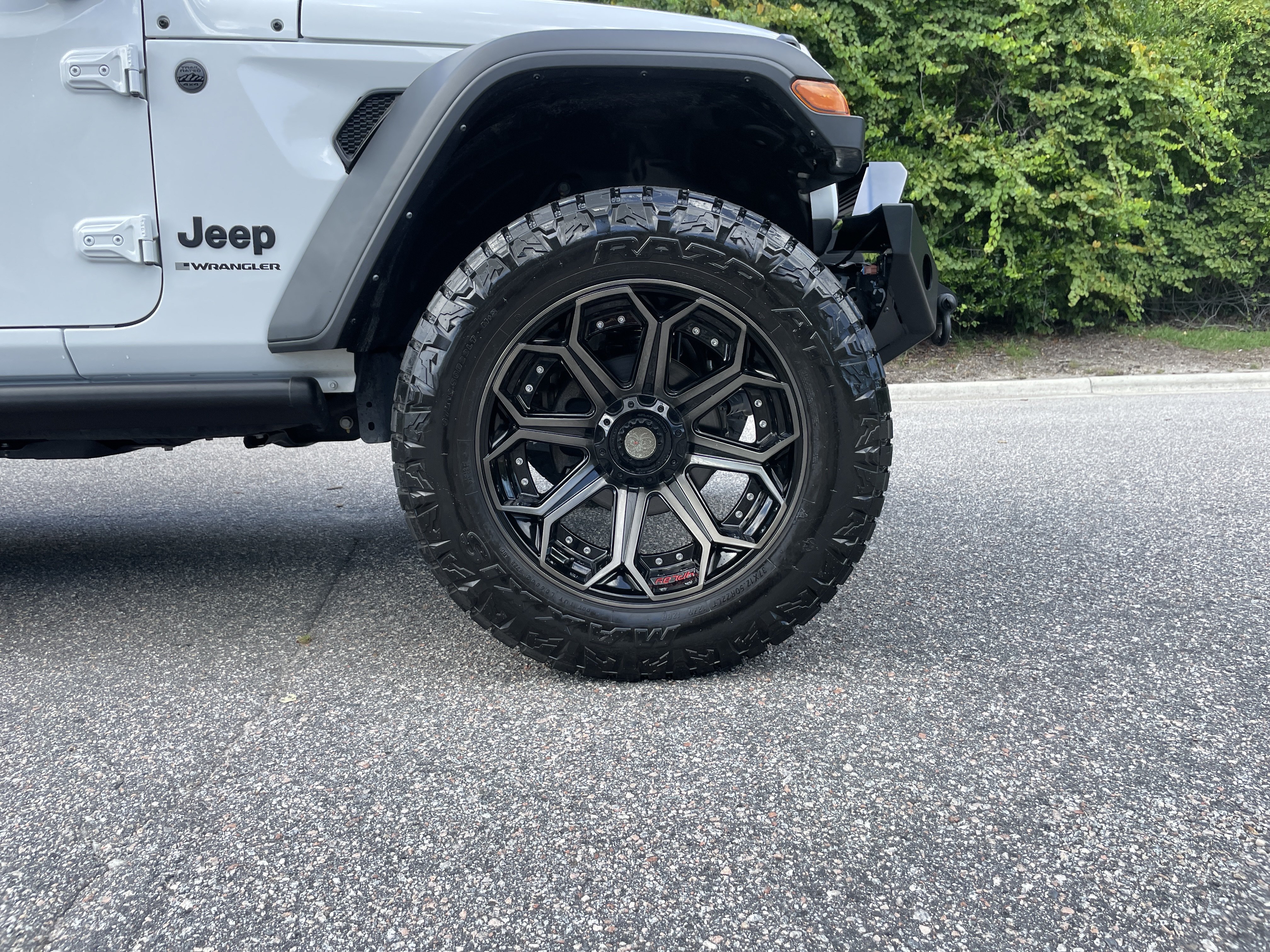 Used 2024 Jeep Wrangler Unlimited Sport AWD/4WD image 12