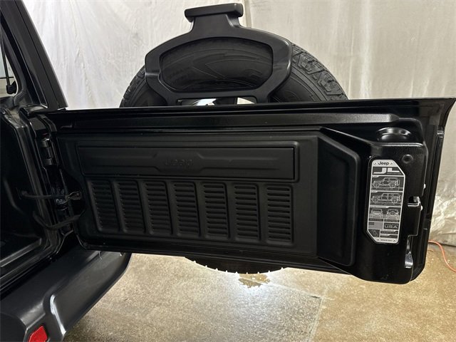 Used 2018 Jeep Wrangler Unlimited Sahara w/ Dual Top Group image 23