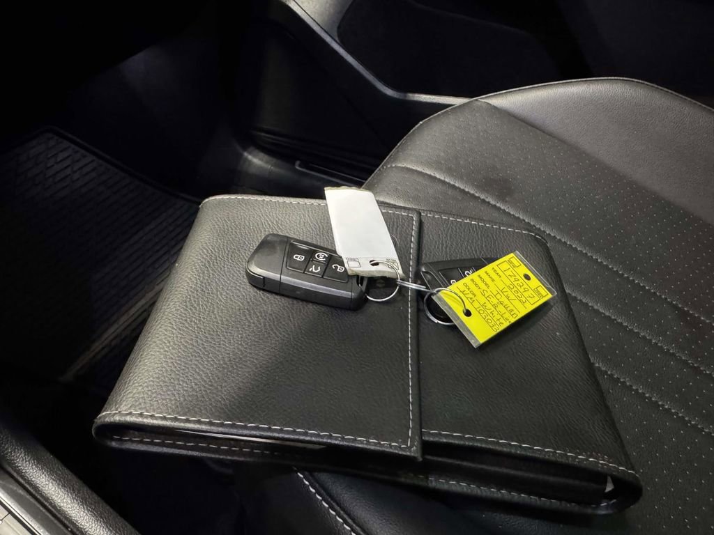 Used 2022 Volkswagen Tiguan SE R-Line image 32